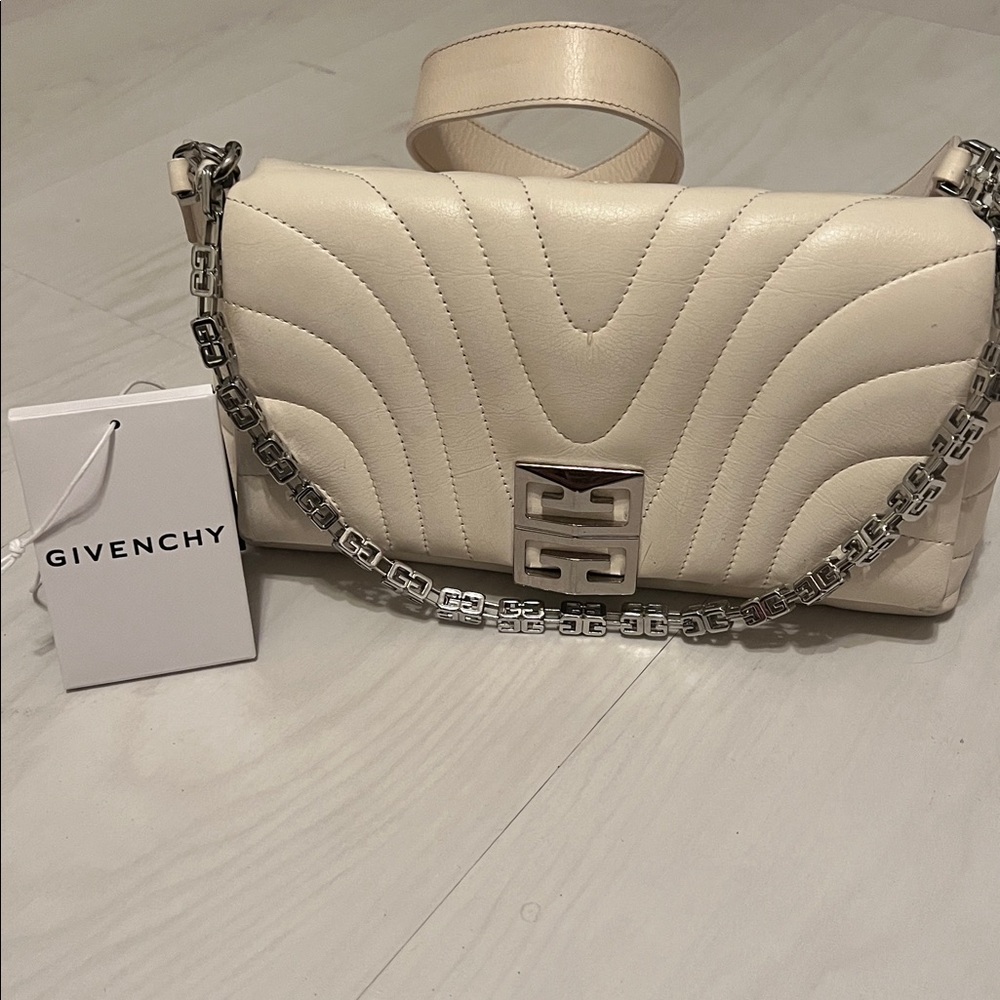 Elegant Cream Leather Shoulder Bag